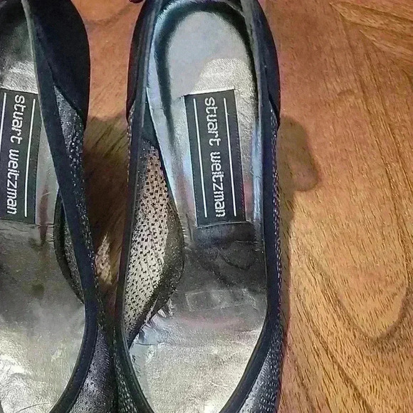 Stuart Weitzman women's pump. Size 7.5 with 2.5 inch heel - Picture 2 of 10